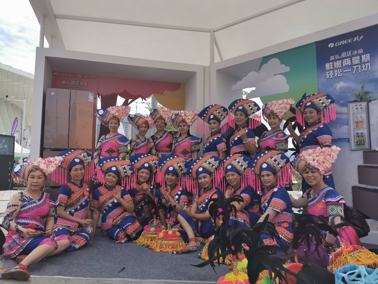 圖片包含 人員, 室內, 墻壁
描述已自動生成