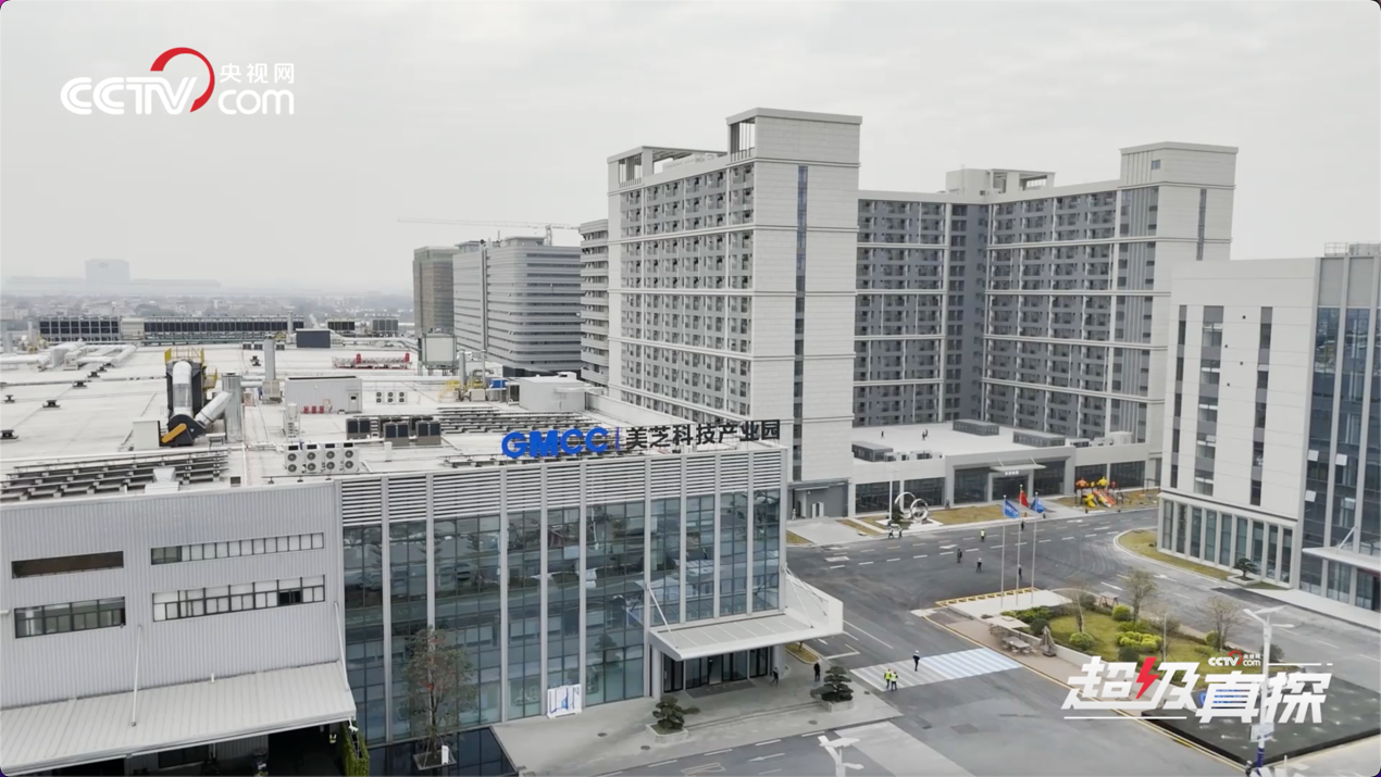 城市上空的飛機
中度可信度描述已自動生成